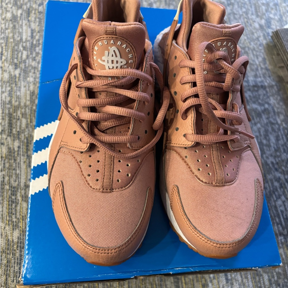 Nike Shoes in Light Pink